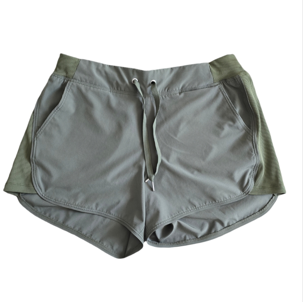 Calvin Klein Women's Performance Stretch Olive Green Short Size Medium